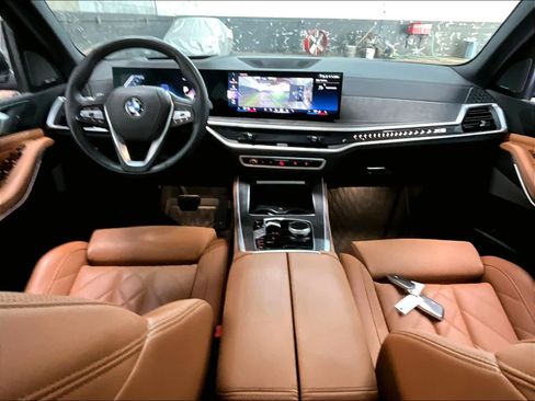 Used 2024 BMW X5 xDrive40i w/ Premium Package image 17