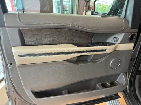 Used 2019 Ford Expedition Limited w/ Equipment Group 302A image 14