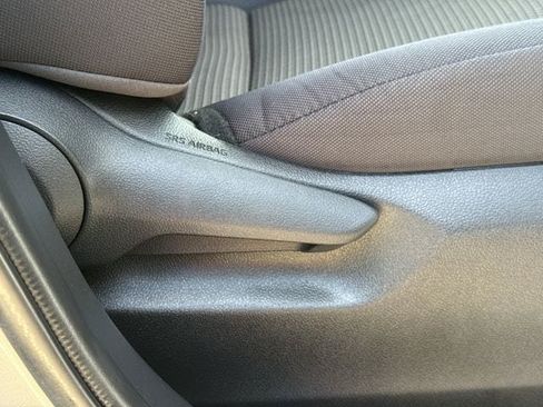 Used 2023 Toyota Highlander LE FWD image 30