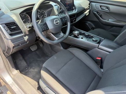 Used 2025 Nissan Rogue S AWD/4WD image 11