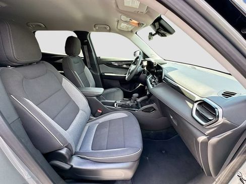 Used 2025 Chevrolet TrailBlazer LT AWD/4WD image 25