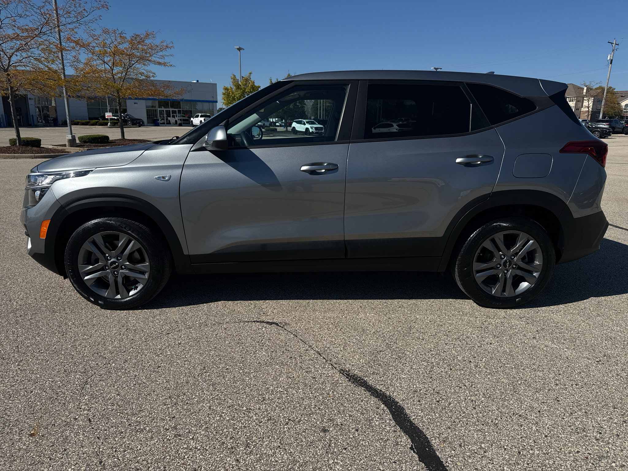 Used 2023 Kia Seltos LX AWD/4WD image 2