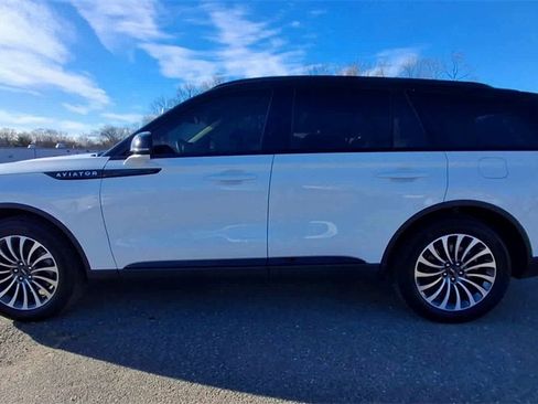 Used 2024 Lincoln Aviator AWD w/ Premium Package image 5