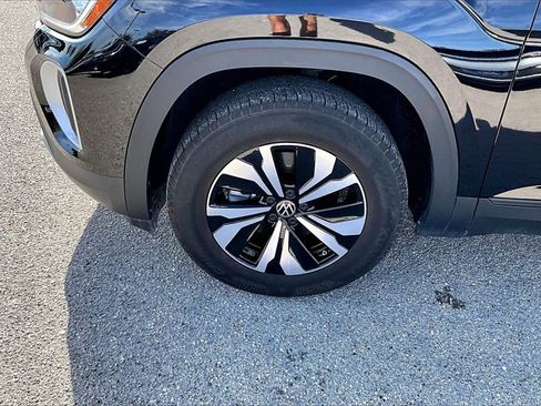 Certified 2025 Volkswagen Atlas SE image 13