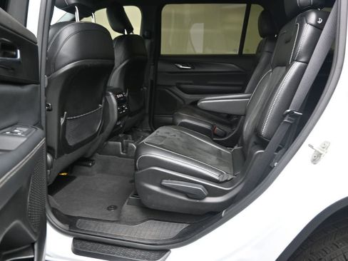 Used 2024 Jeep Grand Cherokee L Altitude AWD/4WD image 15