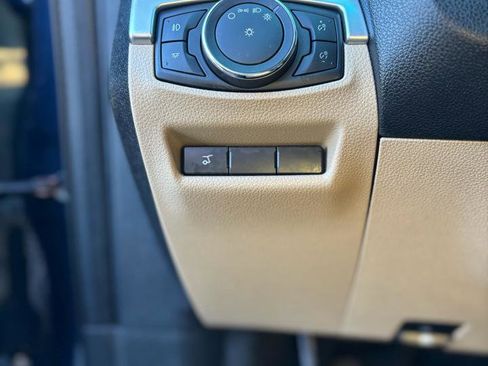 Used 2017 Ford Explorer XLT w/ Equipment Group 202A image 8