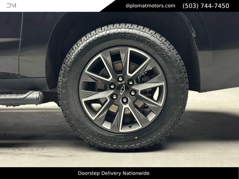 Used 2023 Chevrolet Suburban Z71 image 40