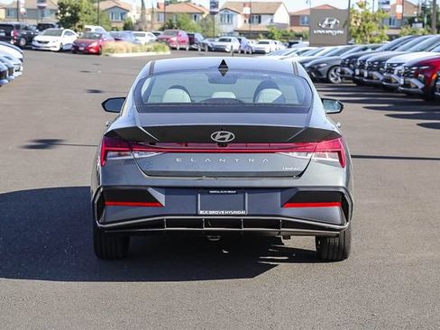 New 2026 Hyundai Elantra Limited FWD image 4
