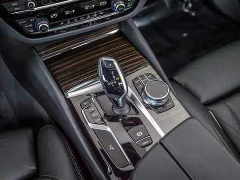 Used 2019 BMW 530i w/ Convenience Package RWD image 34