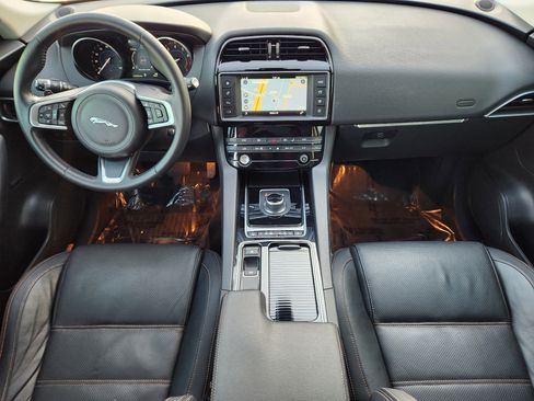 Used 2018 Jaguar F-PACE Prestige image 28