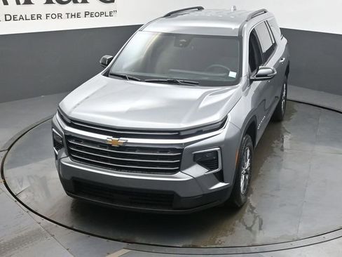New 2026 Chevrolet Traverse LT w/ LPO, Floor Liner Package FWD image 25
