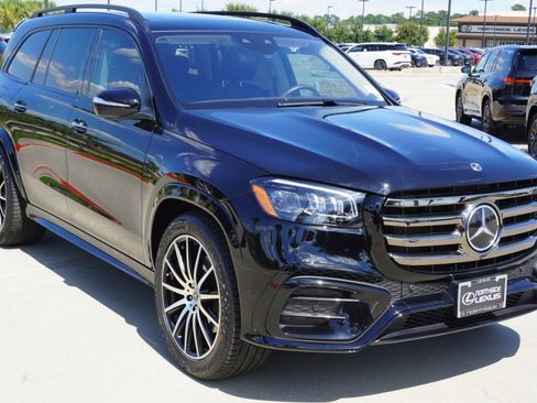 Used 2024 Mercedes-Benz GLS 450 4MATIC image 3