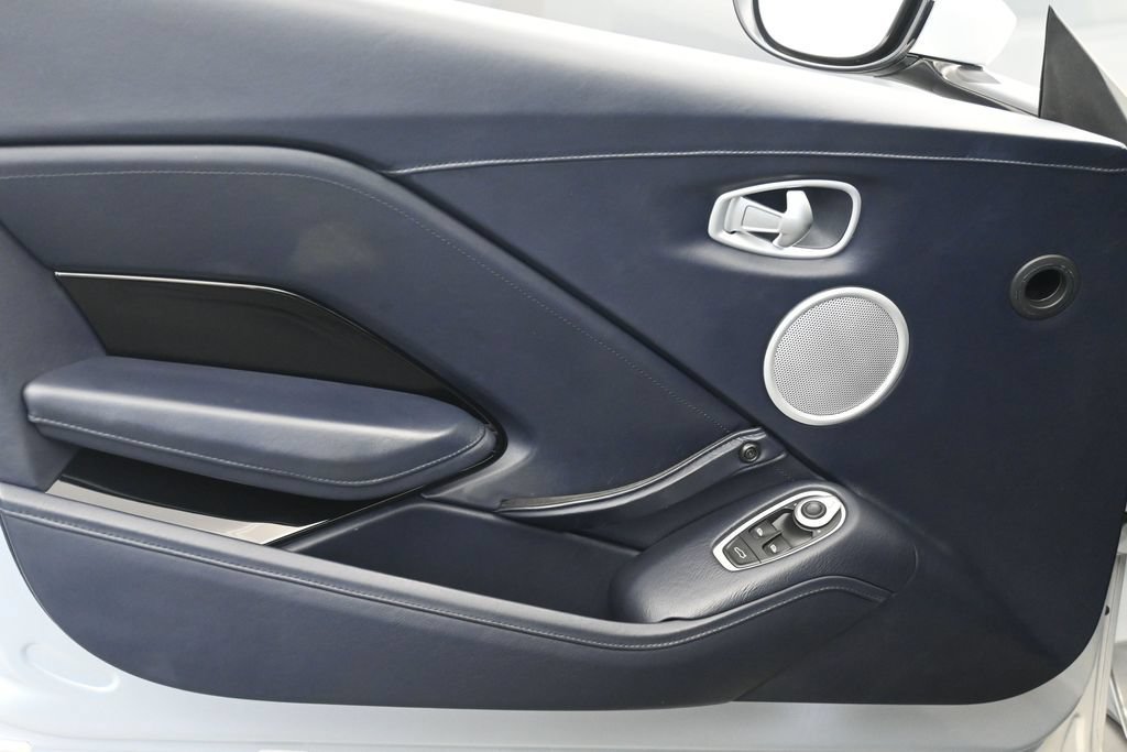 Used 2020 Aston Martin V8 Vantage Coupe RWD image 9