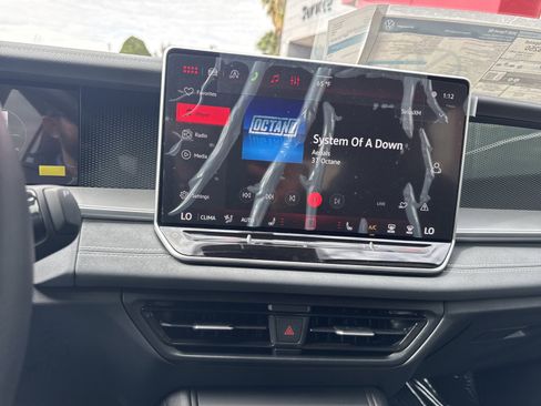 New 2026 Volkswagen Tiguan SE FWD image 32