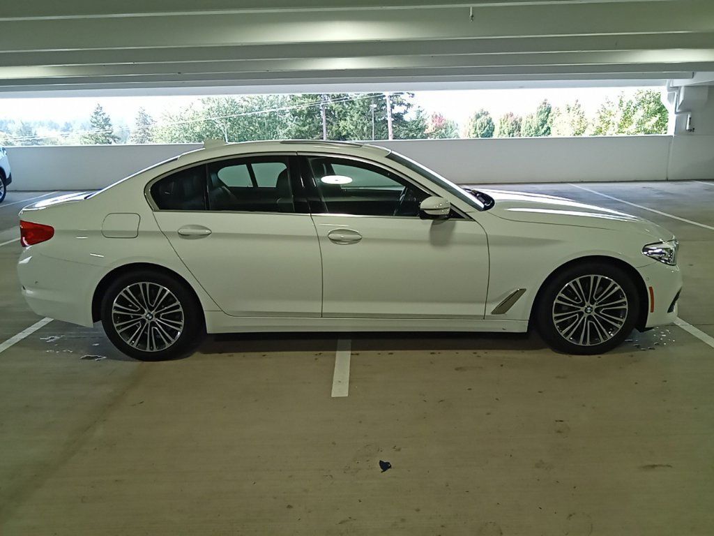 Used 2020 BMW 530i xDrive w/ Convenience Package AWD/4WD image 4