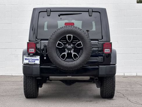 Used 2018 Jeep Wrangler Unlimited Sahara AWD/4WD image 8
