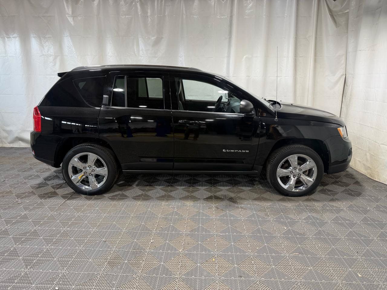 Used 2012 Jeep Compass Limited w/ Sun/Sound Group AWD/4WD image 9