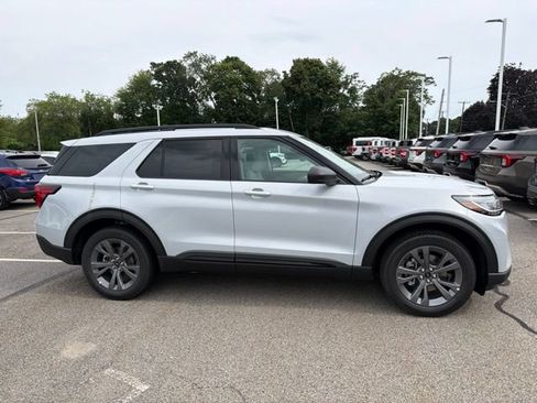 New 2026 Ford Explorer Active w/ Active Comfort Package AWD/4WD image 2
