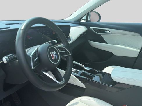 Used 2025 Buick Envision Avenir AWD/4WD image 18