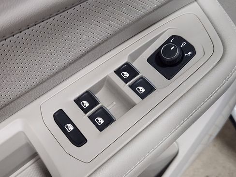 Used 2024 Volkswagen Atlas SE w/ Panoramic Sunroof Package image 43