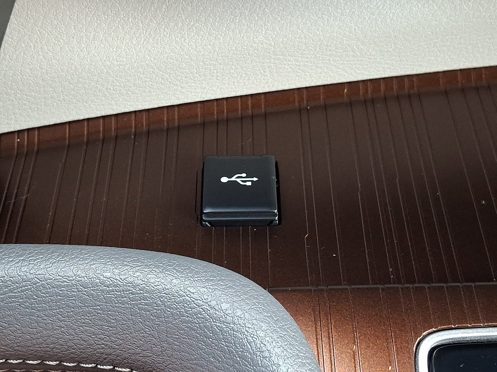 Used 2024 Toyota Sienna XLE FWD image 26