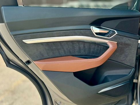 Used 2019 Audi e-tron Prestige w/ Prestige Package image 14