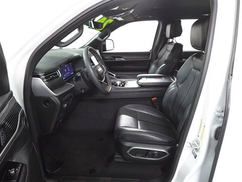 Used 2024 Jeep Wagoneer L Series III w/ Flexible Seating Group image 10