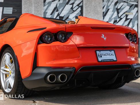 Used 2023 Ferrari 812 GTS Base image 13