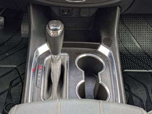 Used 2019 Chevrolet Traverse LT FWD image 22