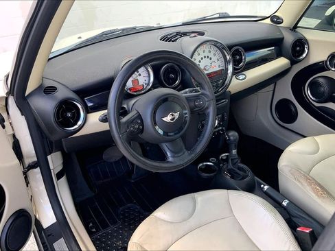 Used 2011 MINI Cooper Hardtop image 3