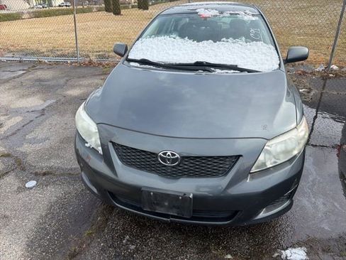 Used 2010 Toyota Corolla LE image 2