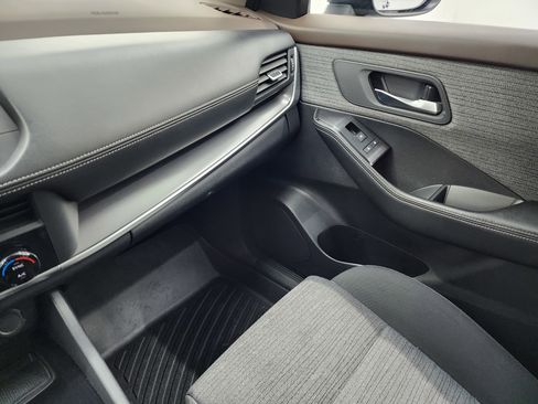 Used 2023 Nissan Rogue SV image 12