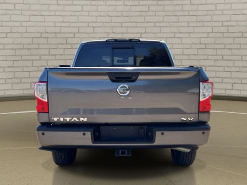 Used 2018 Nissan Titan SV w/ SV Convenience Package RWD image 6