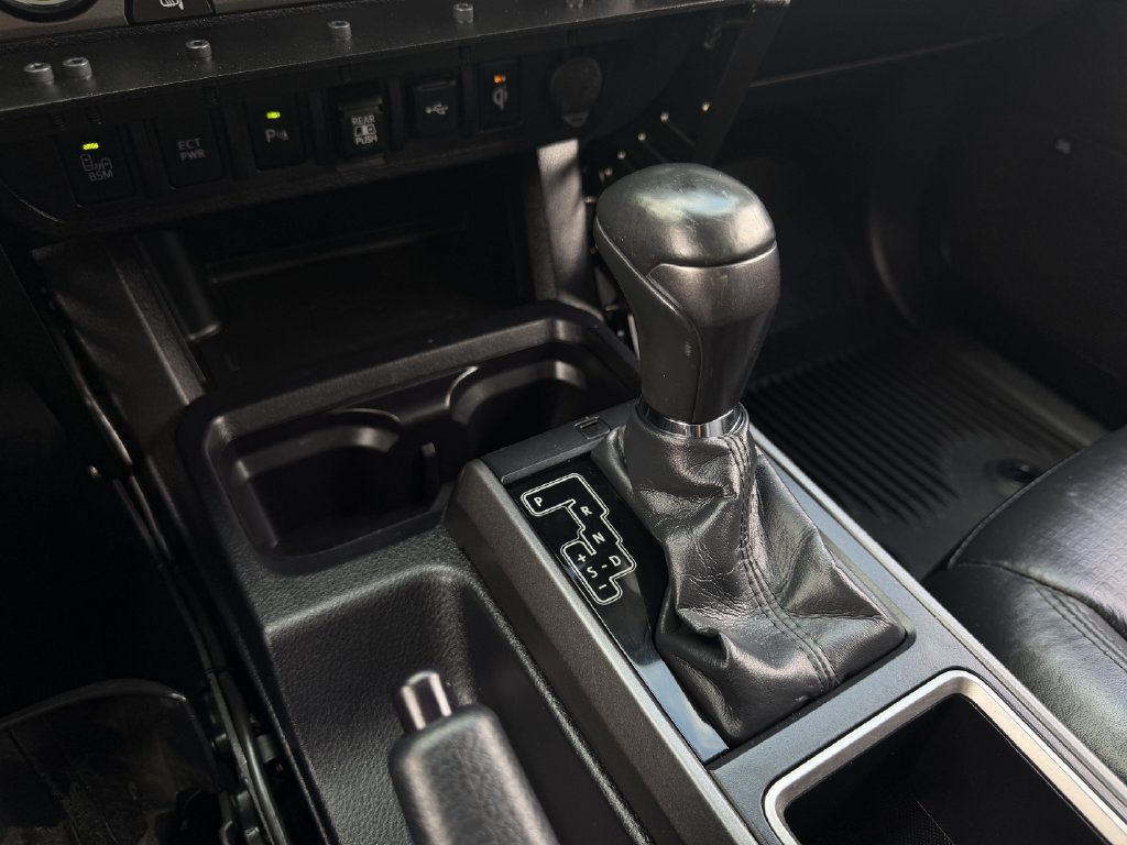 Used 2022 Toyota Tacoma TRD Off-Road w/ TRD Premium Off Road Package AWD/4WD image 19