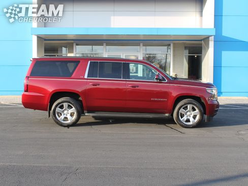 Used 2016 Chevrolet Suburban LS image 3