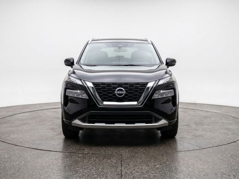 Used 2023 Nissan Rogue SV FWD image 2