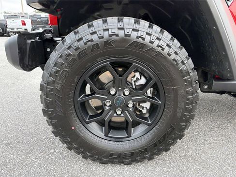 Used 2025 Jeep Wrangler Willys image 12