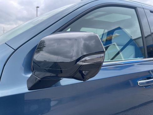 New 2025 Chevrolet Suburban Premier image 9