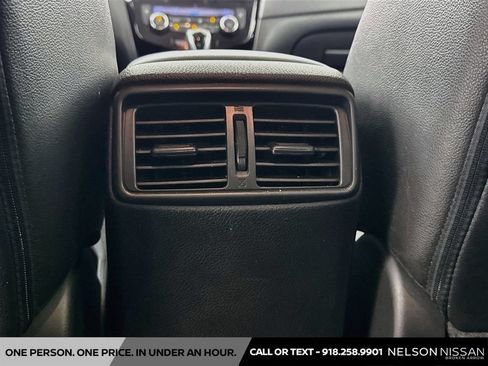 Used 2018 Nissan Rogue SL FWD image 26