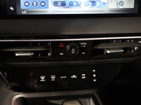 Used 2025 Nissan Kicks SR FWD image 42