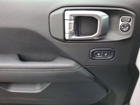 Used 2022 Jeep Wrangler Unlimited Sahara w/ Cold Weather Group image 12