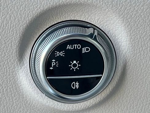 Used 2024 Mercedes-Benz C 300 4MATIC Sedan image 23