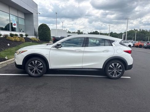 Used 2018 INFINITI QX30 Premium w/ Navigation Package AWD/4WD image 3
