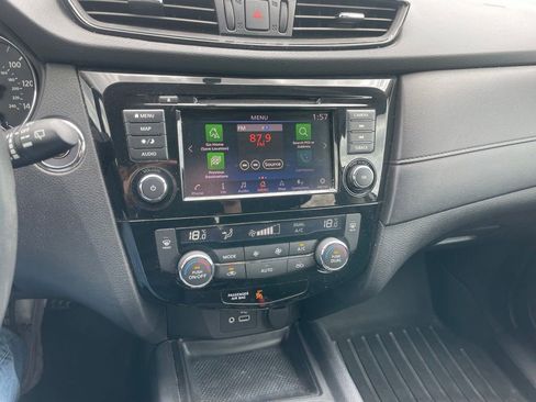 Used 2018 Nissan Rogue SV AWD/4WD image 10