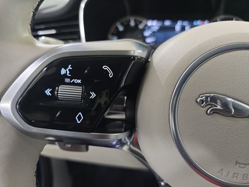 Used 2021 Jaguar F-PACE image 20