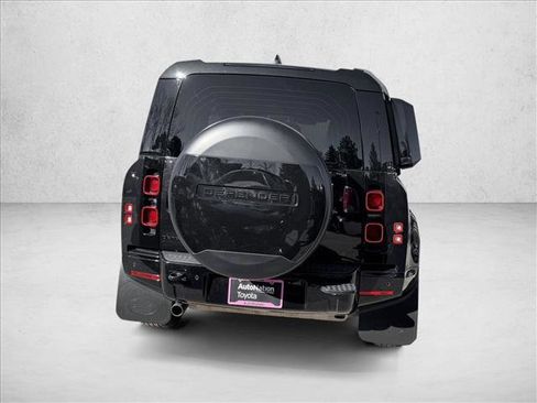 Used 2024 Land Rover Defender 110 X-Dynamic SE image 6