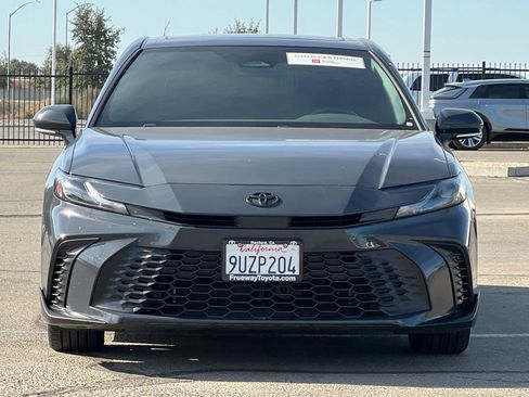Used 2025 Toyota Camry SE FWD image 11