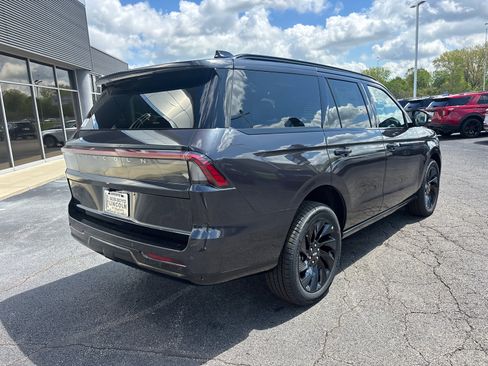 New 2026 Lincoln Navigator Reserve w/ Jet Appearance Package AWD/4WD image 7