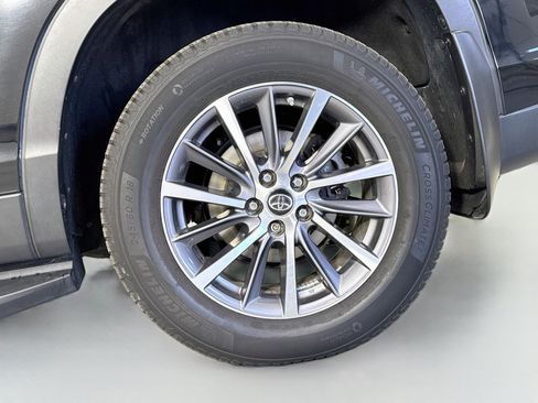 Certified 2019 Toyota Highlander XLE AWD/4WD image 33