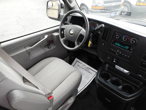 Used 2017 Chevrolet Express 3500 LT w/ LT Preferred Equipment Group RWD image 26